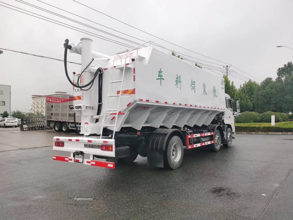 東風天錦小三軸散裝飼料運輸車